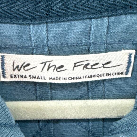 We the Free Top Women XS Blue Henley Crew Neck Long Sleeves Relax Blouse Beach - Picture 2 of 9